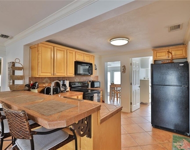 813 E 6th Avenue - Photo Thumbnail 4
