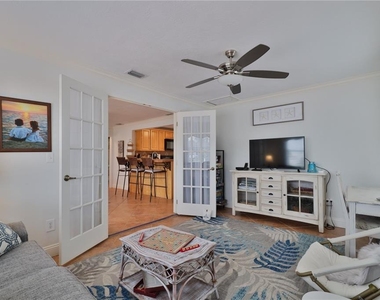 813 E 6th Avenue - Photo Thumbnail 3