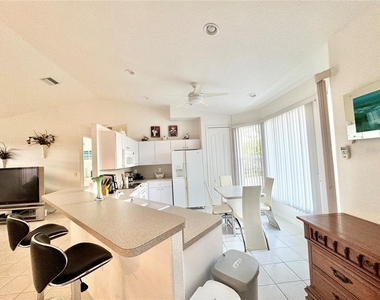 219 Venetia Avenue - Photo Thumbnail 4