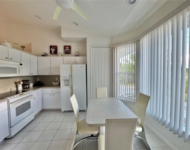 219 Venetia Avenue - Photo Thumbnail 7