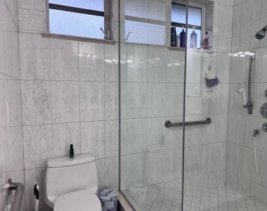 219 Venetia Avenue - Photo Thumbnail 17