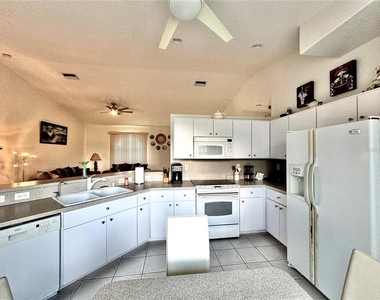 219 Venetia Avenue - Photo Thumbnail 5