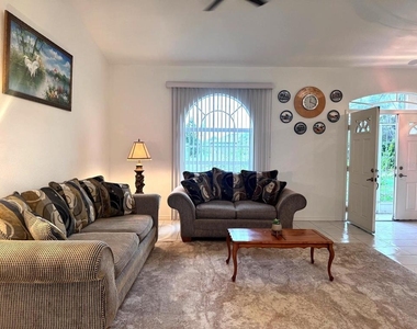 219 Venetia Avenue - Photo Thumbnail 2