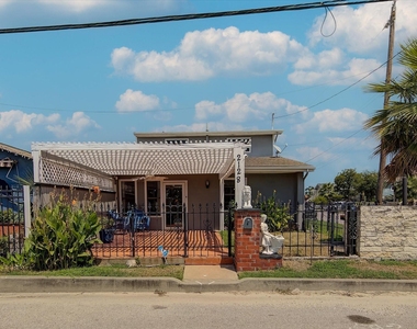 2128 59th Street - Photo Thumbnail 8