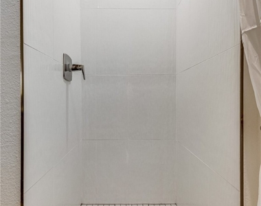 628 Edgebrook Drive - Photo Thumbnail 38