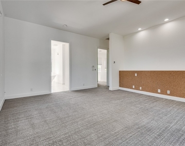 628 Edgebrook Drive - Photo Thumbnail 21