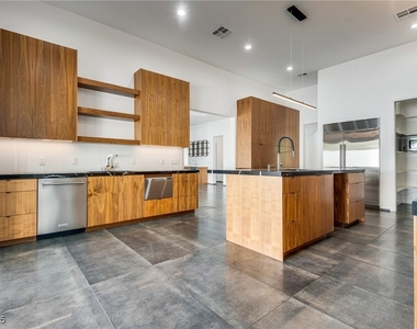 628 Edgebrook Drive - Photo Thumbnail 13