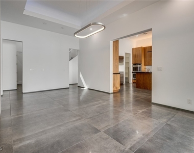 628 Edgebrook Drive - Photo Thumbnail 10