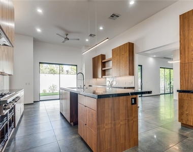 628 Edgebrook Drive - Photo Thumbnail 12