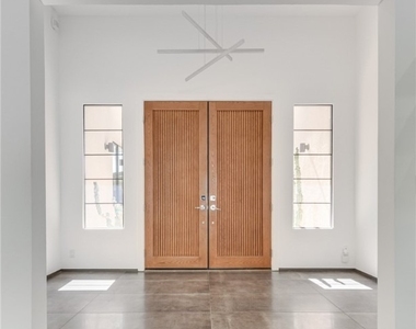 628 Edgebrook Drive - Photo Thumbnail 5