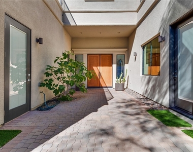 628 Edgebrook Drive - Photo Thumbnail 4