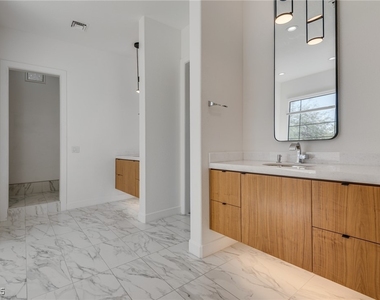 628 Edgebrook Drive - Photo Thumbnail 23