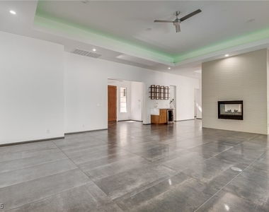 628 Edgebrook Drive - Photo Thumbnail 7