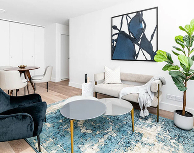 340 East 34th Street - Photo Thumbnail 4