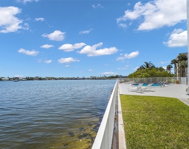 301 Croton Avenue - Photo Thumbnail 32