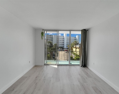 301 Croton Avenue - Photo Thumbnail 3