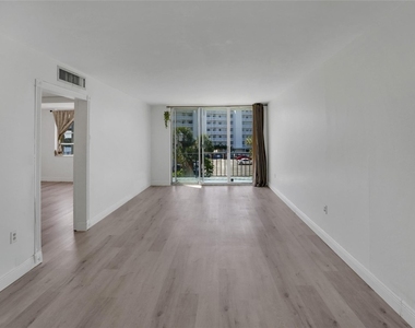 301 Croton Avenue - Photo Thumbnail 6