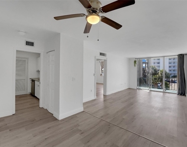 301 Croton Avenue - Photo Thumbnail 5