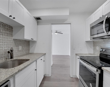 301 Croton Avenue - Photo Thumbnail 1
