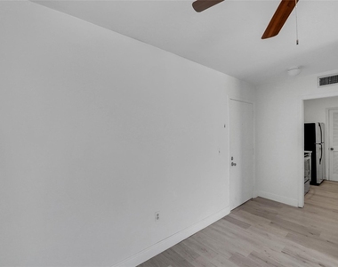 301 Croton Avenue - Photo Thumbnail 14