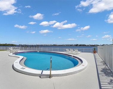 301 Croton Avenue - Photo Thumbnail 28