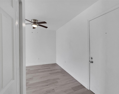 301 Croton Avenue - Photo Thumbnail 12