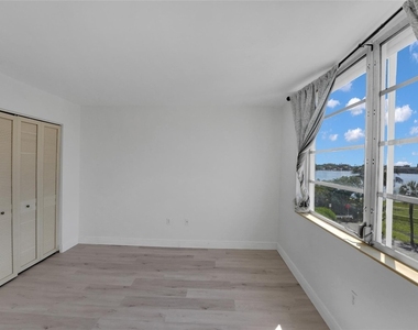 301 Croton Avenue - Photo Thumbnail 19