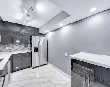 1100 Saint Charles Place - Photo Thumbnail 5