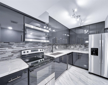 1100 Saint Charles Place - Photo Thumbnail 4