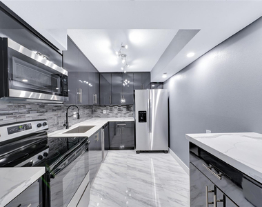 1100 Saint Charles Place - Photo Thumbnail 3