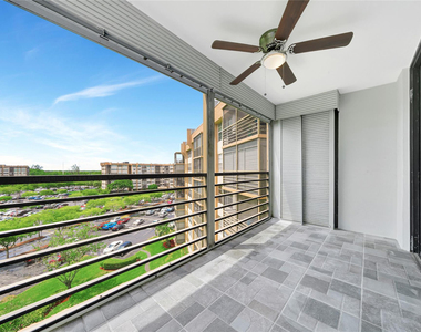 1100 Saint Charles Place - Photo Thumbnail 31