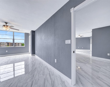 1100 Saint Charles Place - Photo Thumbnail 15