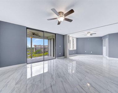 1100 Saint Charles Place - Photo Thumbnail 7