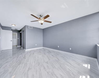 1100 Saint Charles Place - Photo Thumbnail 11