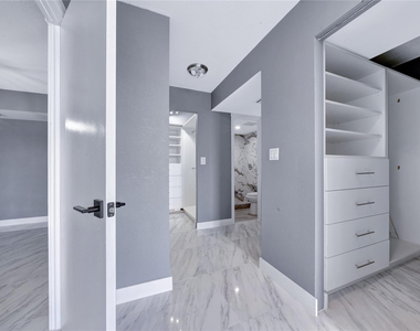 1100 Saint Charles Place - Photo Thumbnail 13