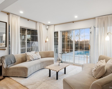 62 Sea Farm Lane - Photo Thumbnail 2