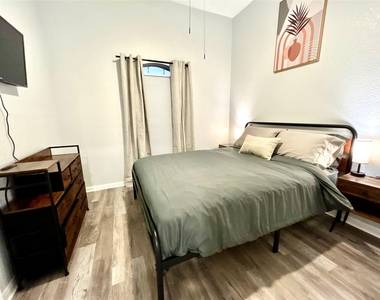 1701 Lynx Cir - Photo Thumbnail 5