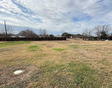 107 Owen Cir - Photo Thumbnail 12