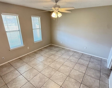 107 Owen Cir - Photo Thumbnail 4