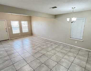 107 Owen Cir - Photo Thumbnail 1