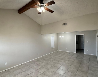 107 Owen Cir - Photo Thumbnail 2