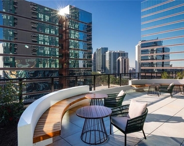 1382 Peachtree Street Ne - Photo Thumbnail 3