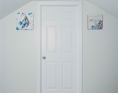 3314 Kleinmann Avenue - Photo Thumbnail 35