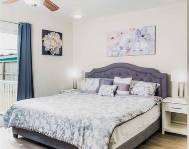 3314 Kleinmann Avenue - Photo Thumbnail 5