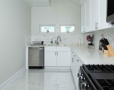 3314 Kleinmann Avenue - Photo Thumbnail 22