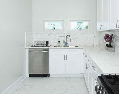 3314 Kleinmann Avenue - Photo Thumbnail 23