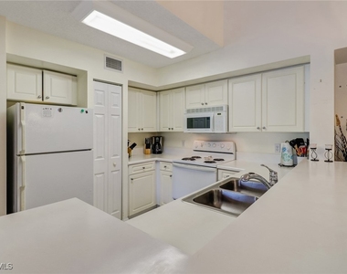 1190 Wildwood Lakes Boulevard - Photo Thumbnail 6