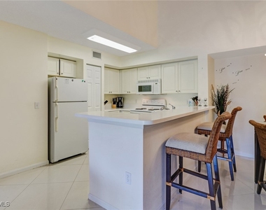 1190 Wildwood Lakes Boulevard - Photo Thumbnail 5
