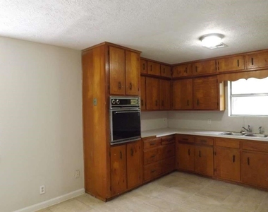 501 S Holmes Street - Photo Thumbnail 11