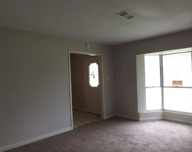 501 S Holmes Street - Photo Thumbnail 6